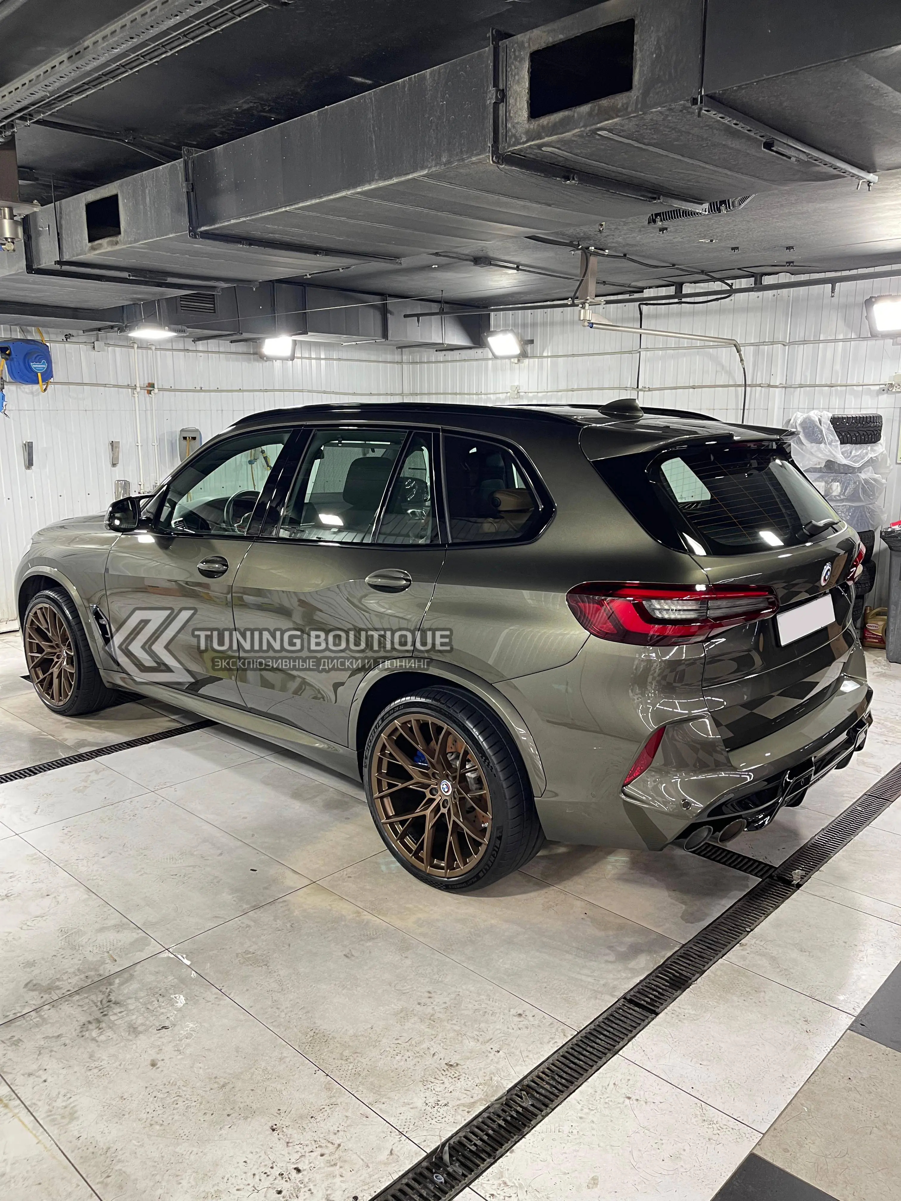 BMW X5M F95 на 22" кованых дисках нашего производства фото 3